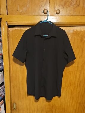 Men's Short Sleeve Black Button-Up Shirt